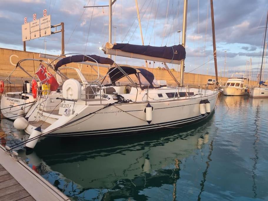 ホテル Velero Monia バレンシア エクステリア 写真